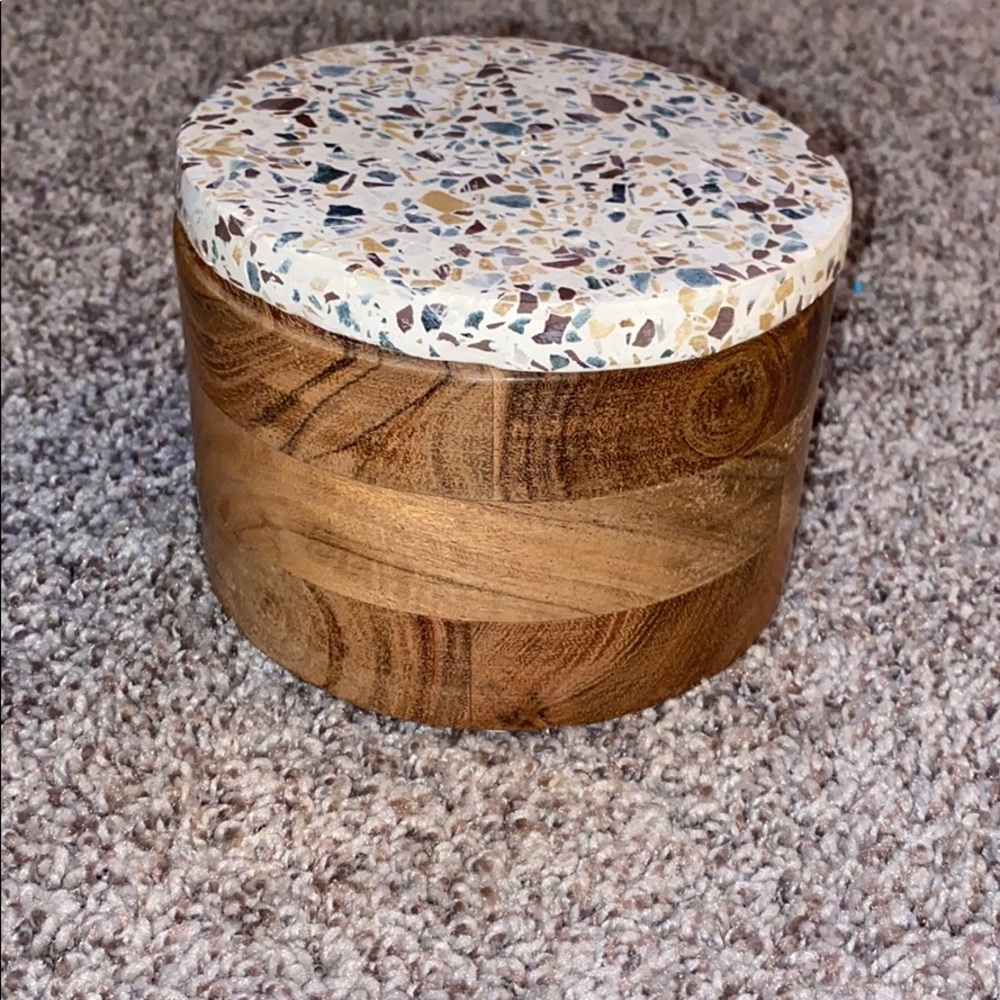 Wood/rock container